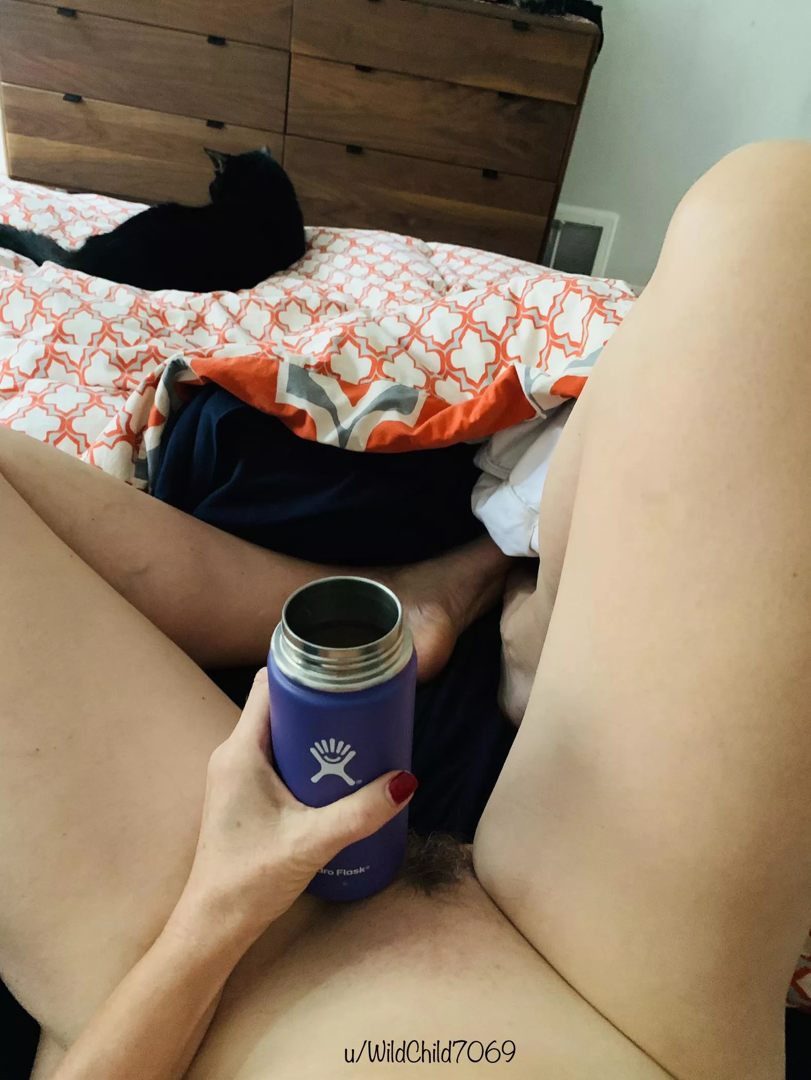 Who’s ready for coffee in bed… with a side of pussy(cat)? 😝