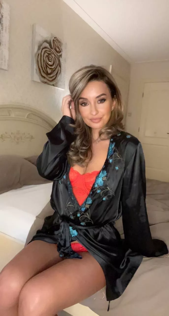 Would anyone here like to cum on me??