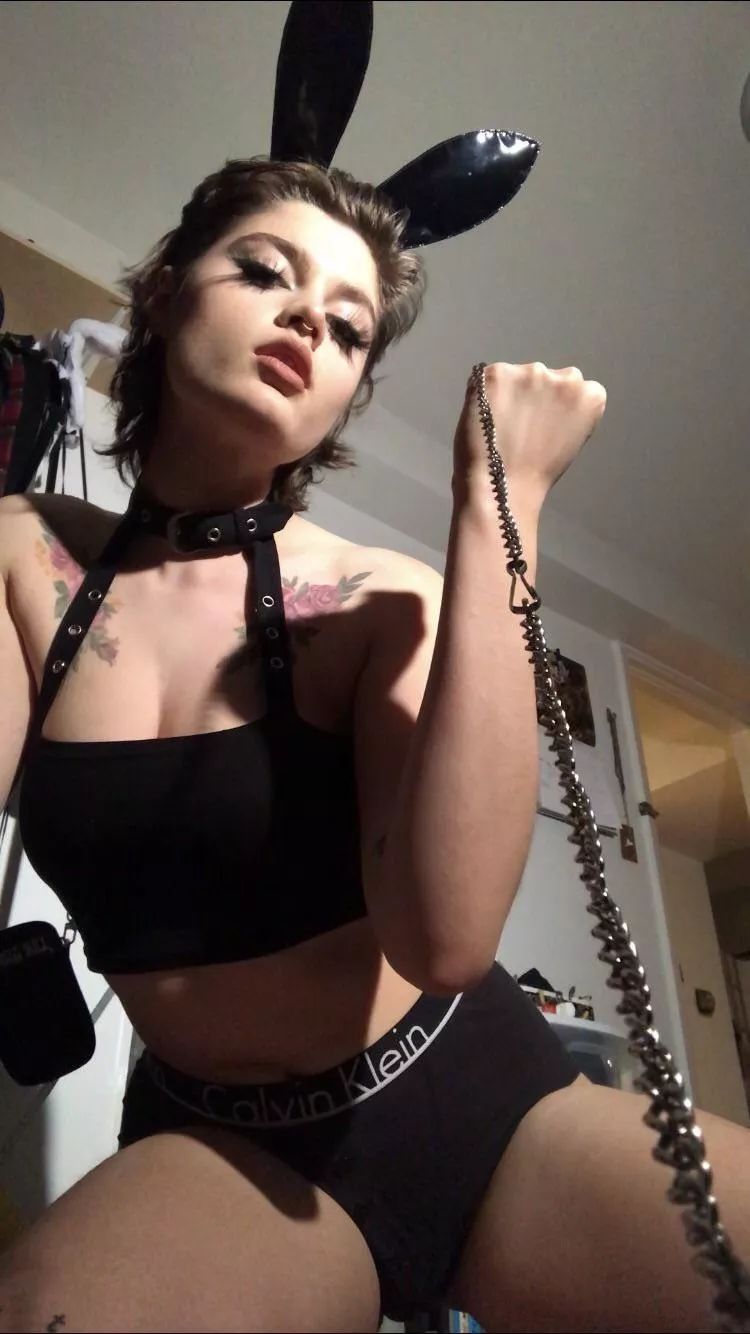 Would you let an alt babe dominate you?