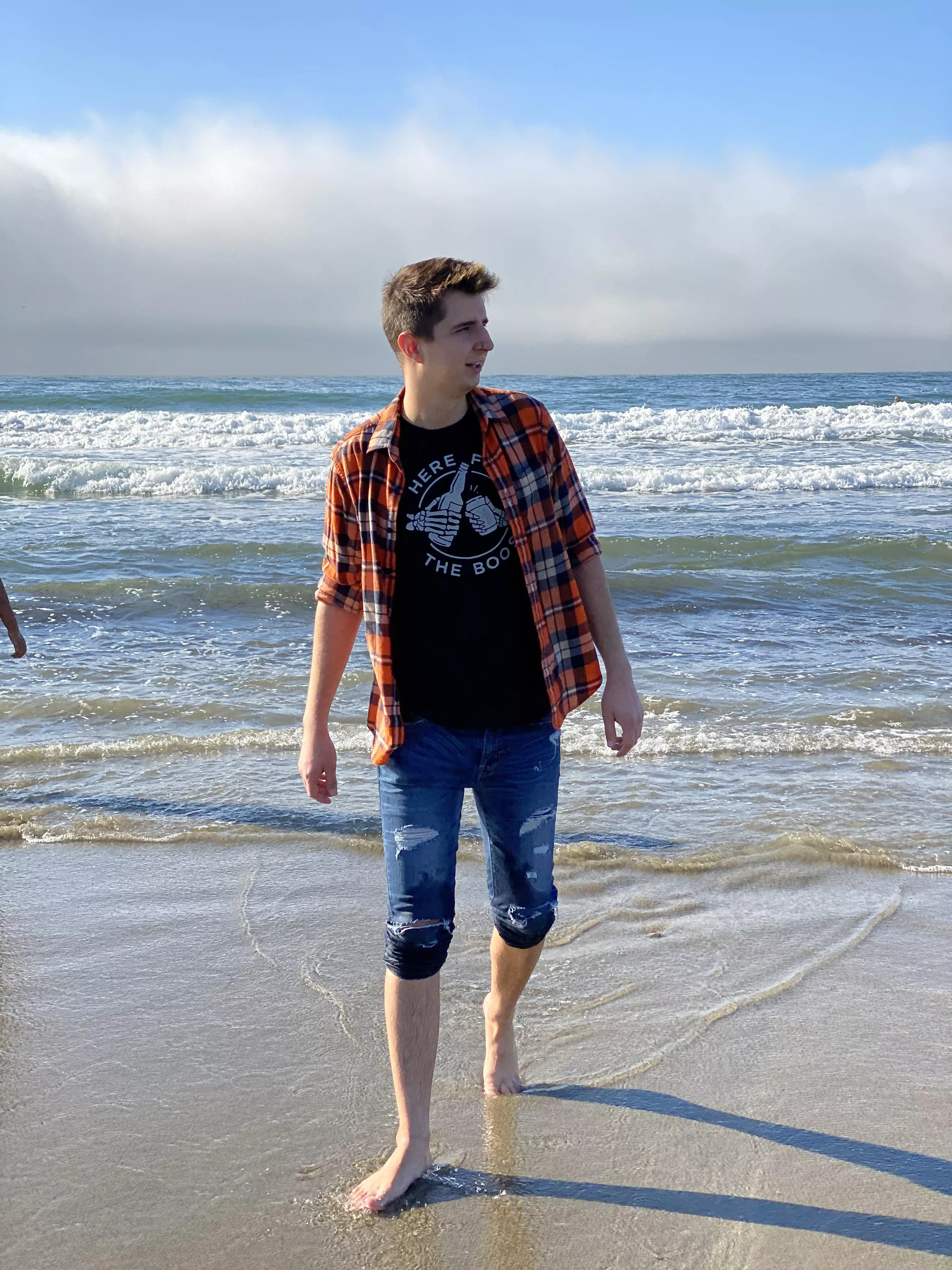 27. DM me if you’re joining me at the beach 🥰