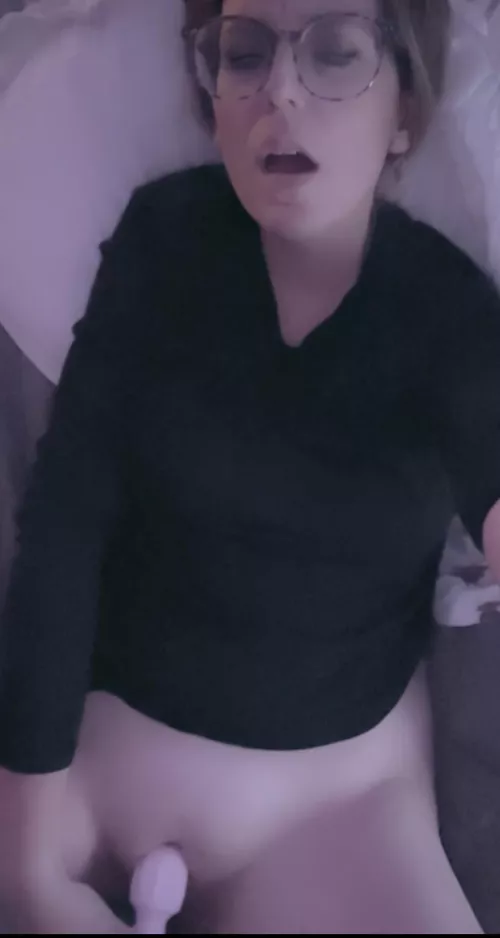 32 [F] I looooooove playin with my pussy. Like can’t u tell how needy