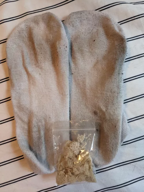 7 DAY WEAR! CRUSTY AND STINKY! [Selling] Vacuum sealed and ready to ship. Shaving available as add on or separate purchase.