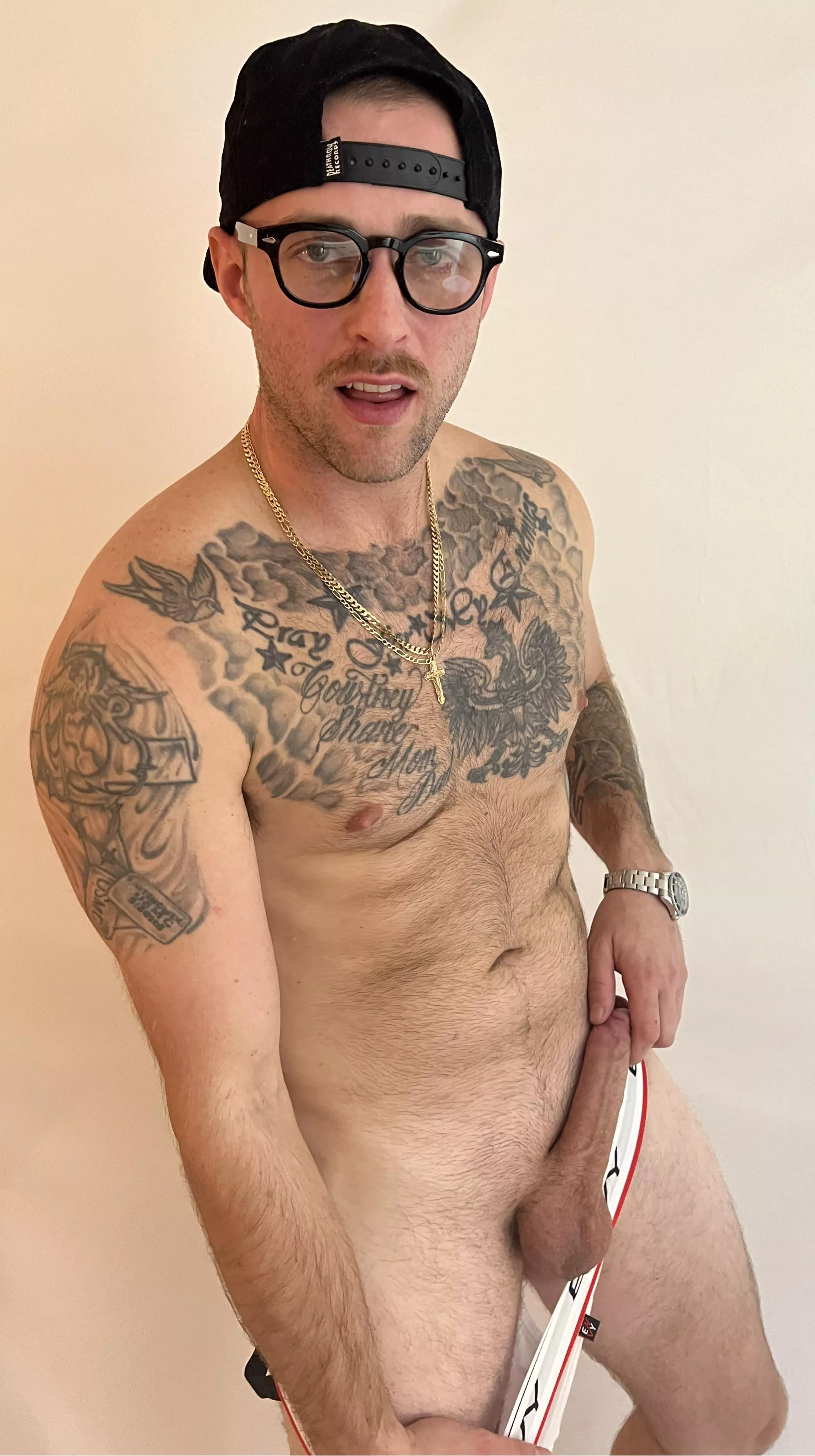 Anybros looking to make love to a fireman?🔥🧯