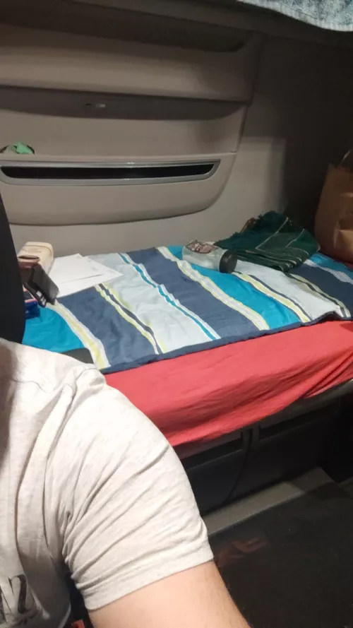 anyone near northampton to have fun in lorry tonight ?