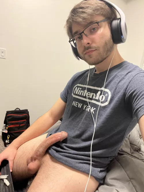 Anyone need a hung gamer bf?