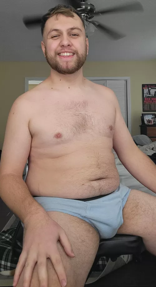 Anyone wanna play with this young cub? 😈