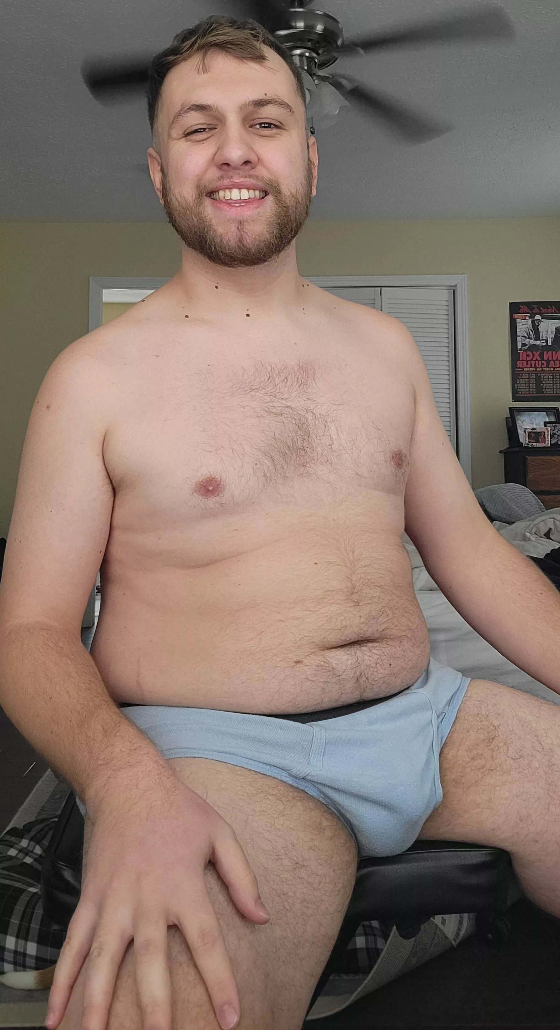 Anyone wanna play with this young cub? 😈