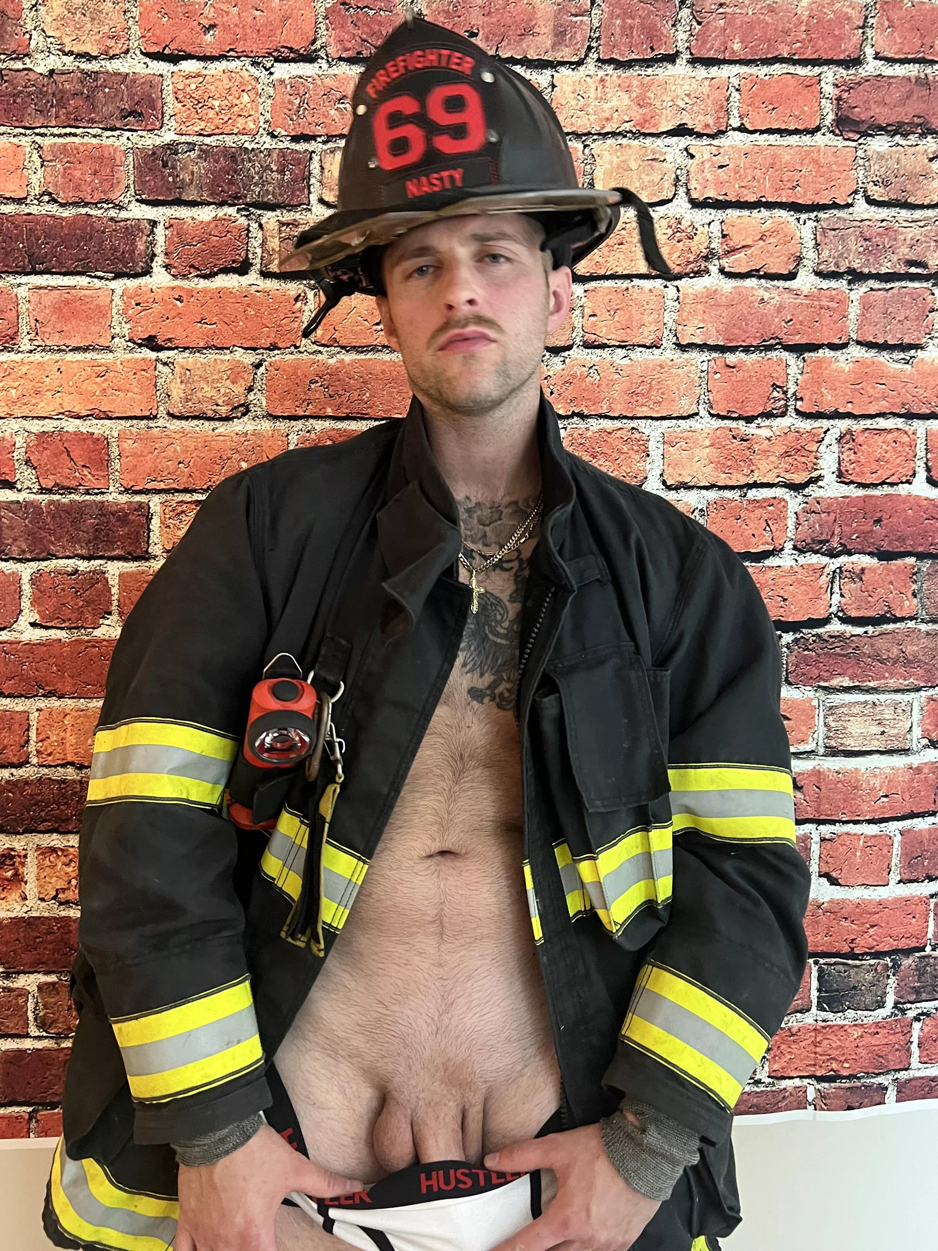 Anyone wanna see daddys firehose ?