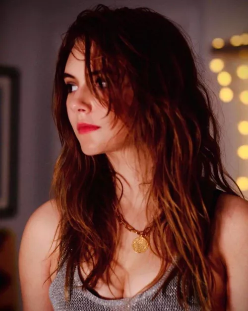 Can anyone be Emilia Jones, Sadie Sink, or Olivia Rodrigo in a romantic RP scenario for me?