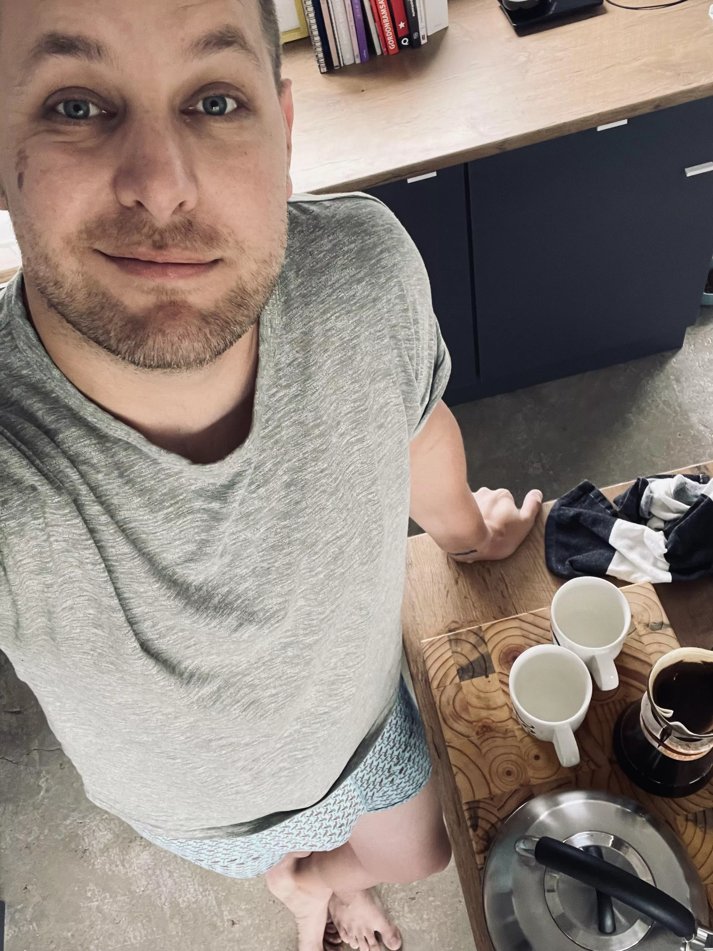 Coffee anyone? Also pondering if I can convince a scarlet trainer to entrust his Koraidon to me 🤔😋