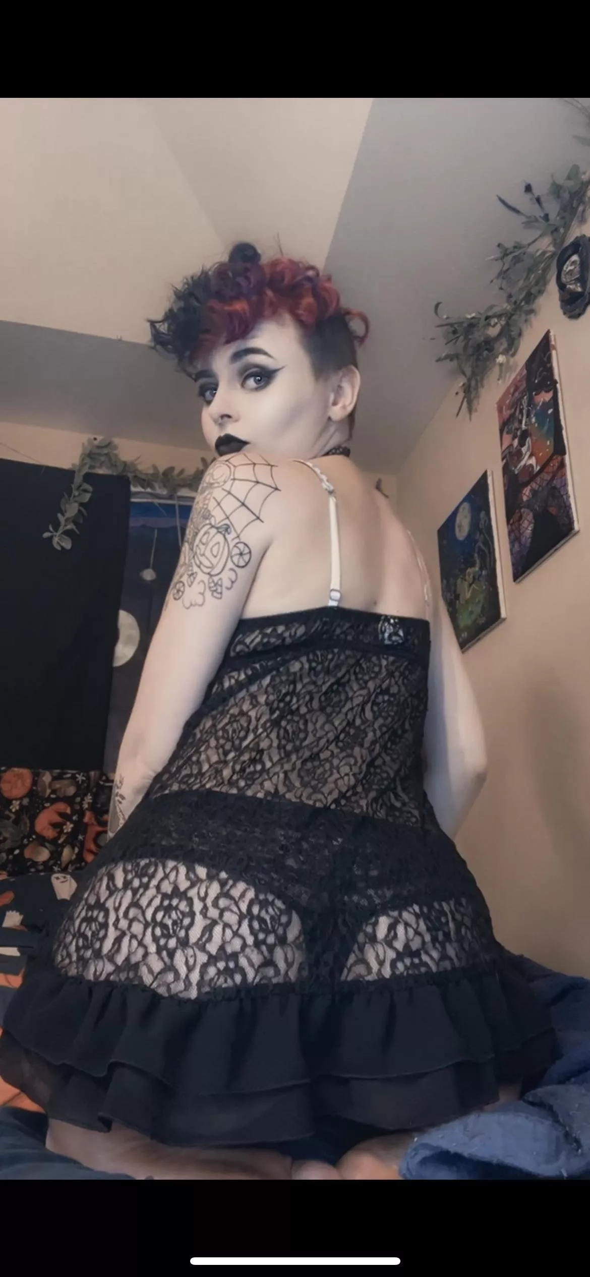 Come unwrap your present darling 🖤💋🥀