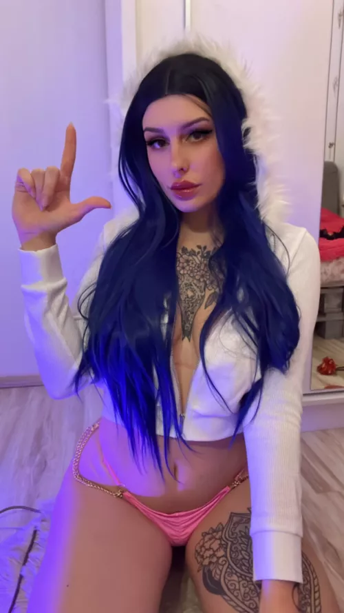 [Domme] You don't deserve to breathe air around me... Just face it beta loser. Kneel while you text me