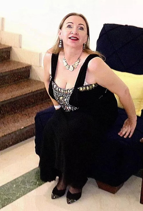 F57 with bra size 36F natural