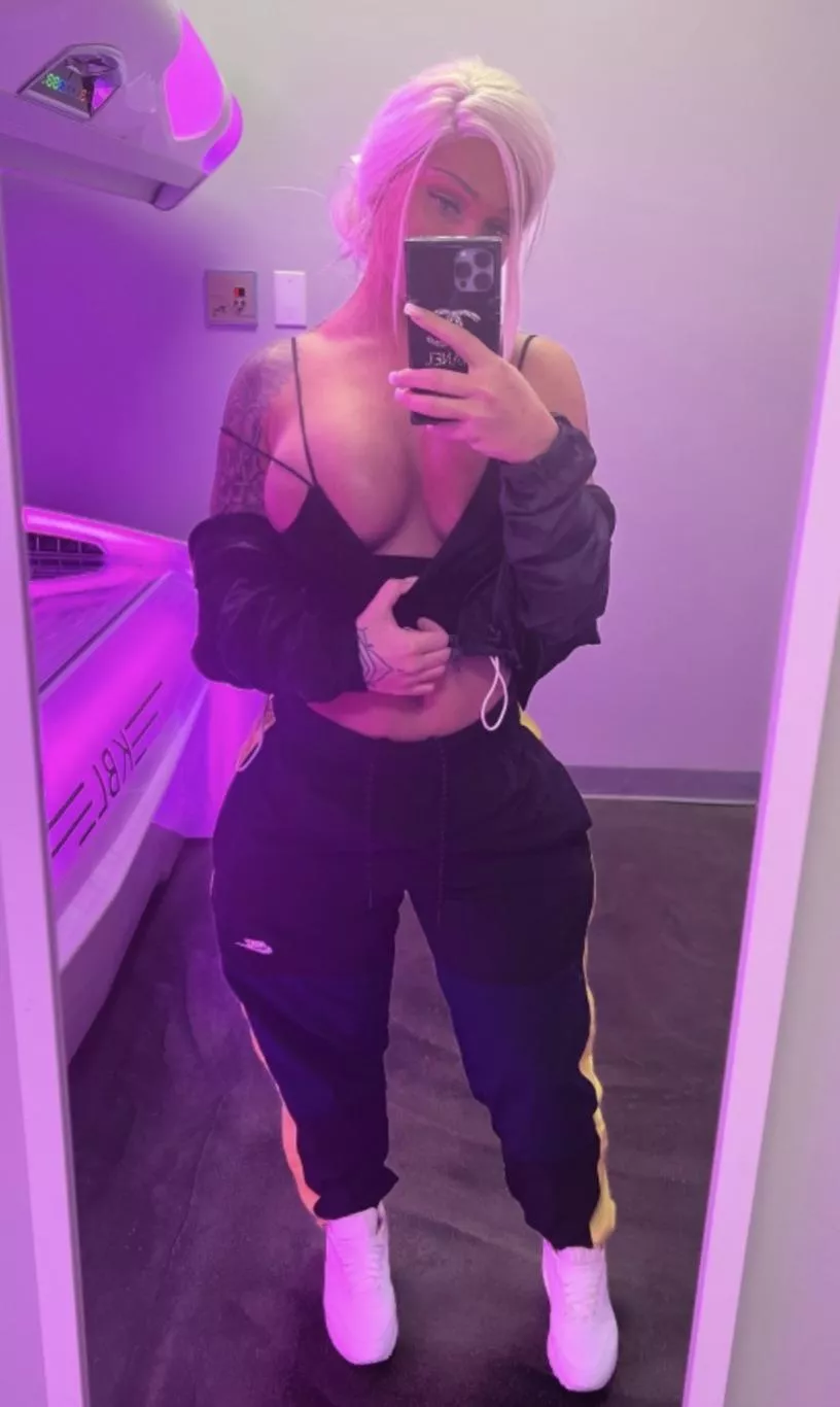 Fake tits chav again 🤤 Since you liked her so much