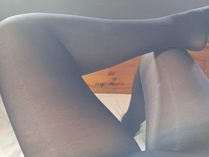 Feet up relaxing. Just how Sunday should be...😘🦄