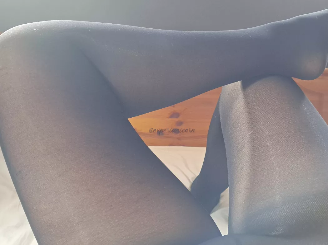 Feet up relaxing. Just how Sunday should be...😘🦄