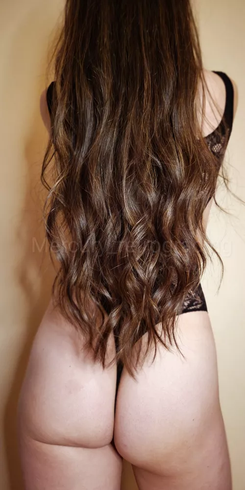 Flowing hair and black lingerie 🥰