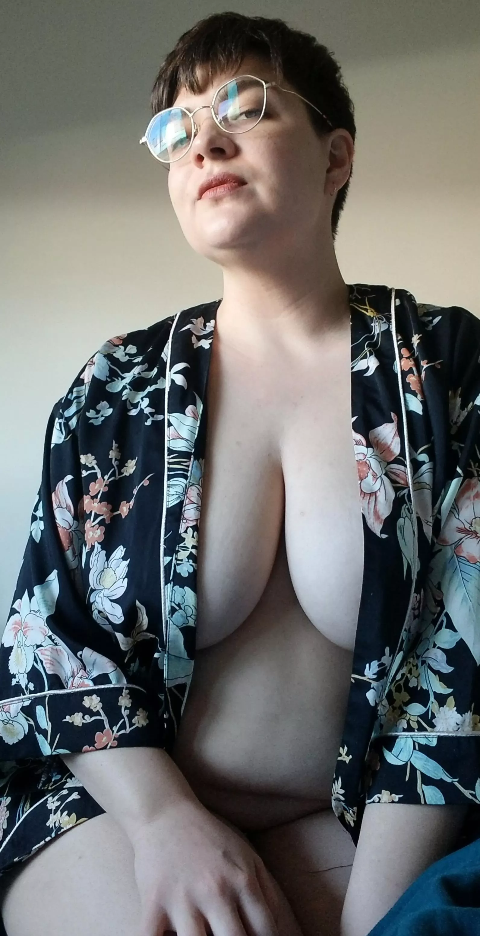 going through old photos in my phone since I cant sleep 😵