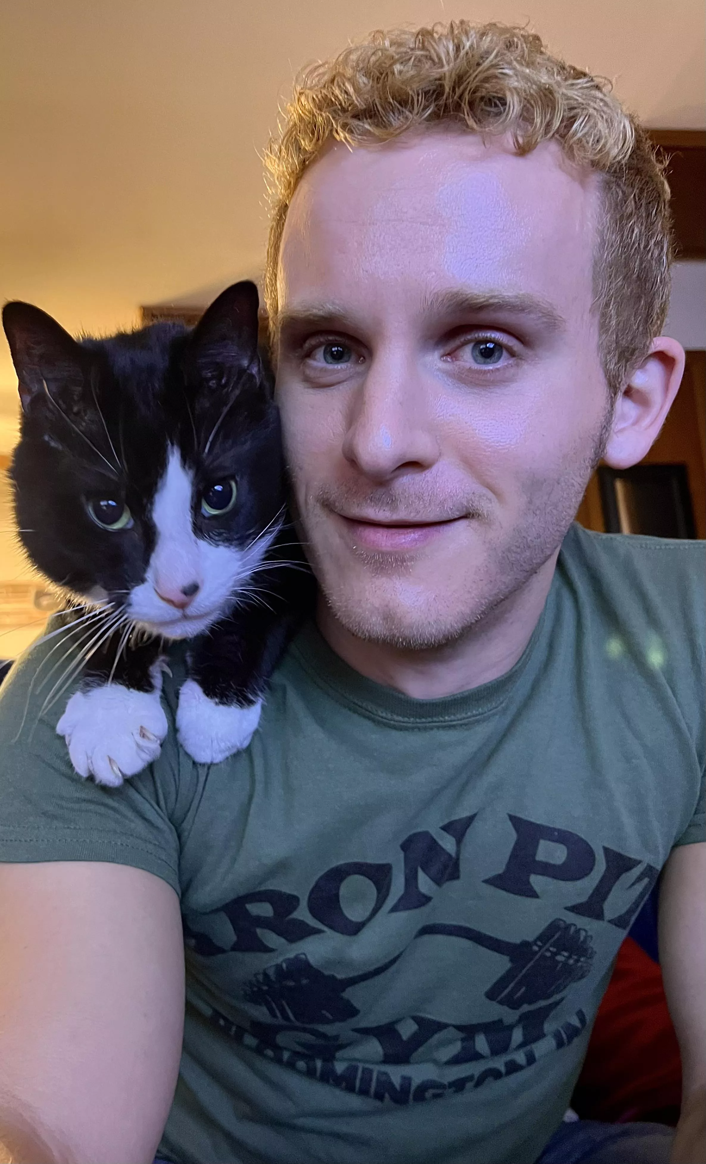 Gotta disagree with anyone that says cats don’t love you