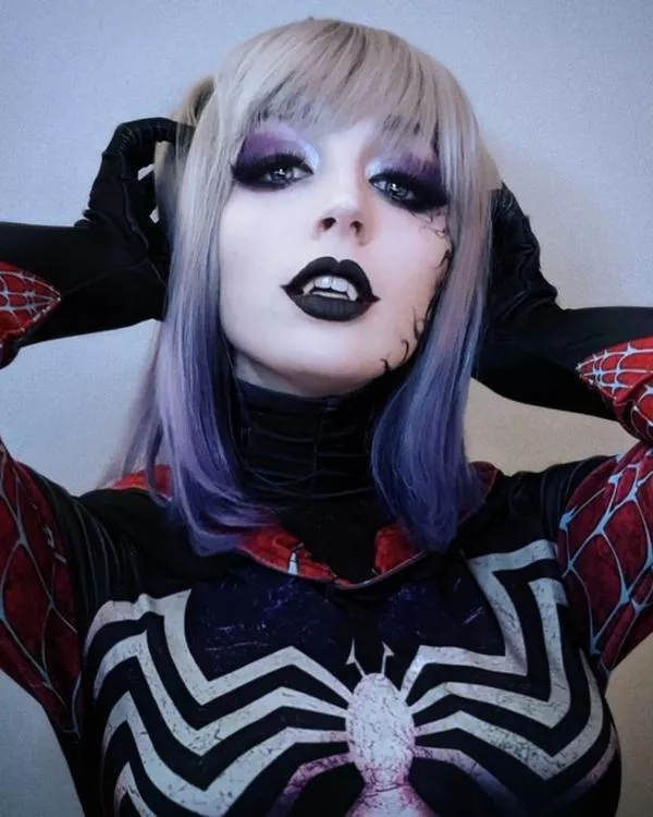 Gwenom cosplay by @Arorea
