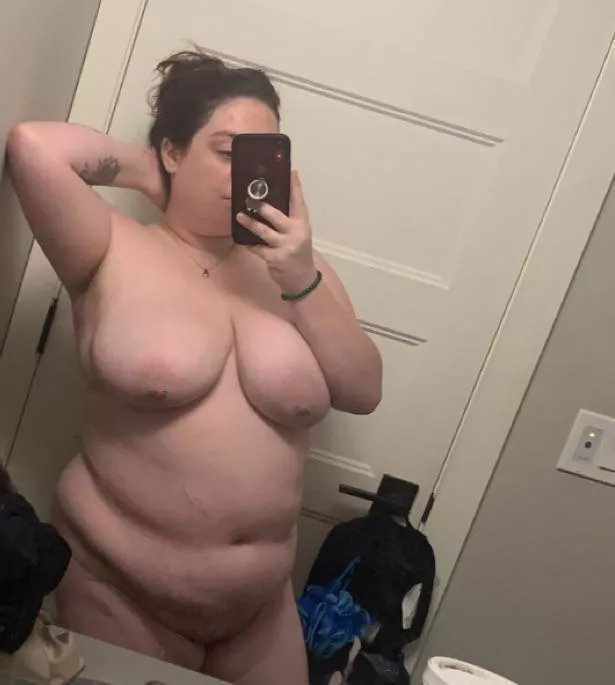 havent been here in a while 🫣 Heres a full body 😏