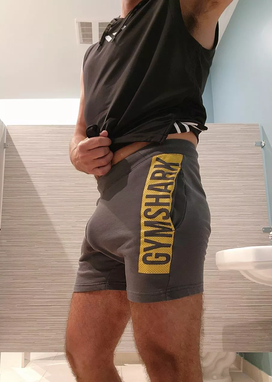 I love to wear shorts in a gym