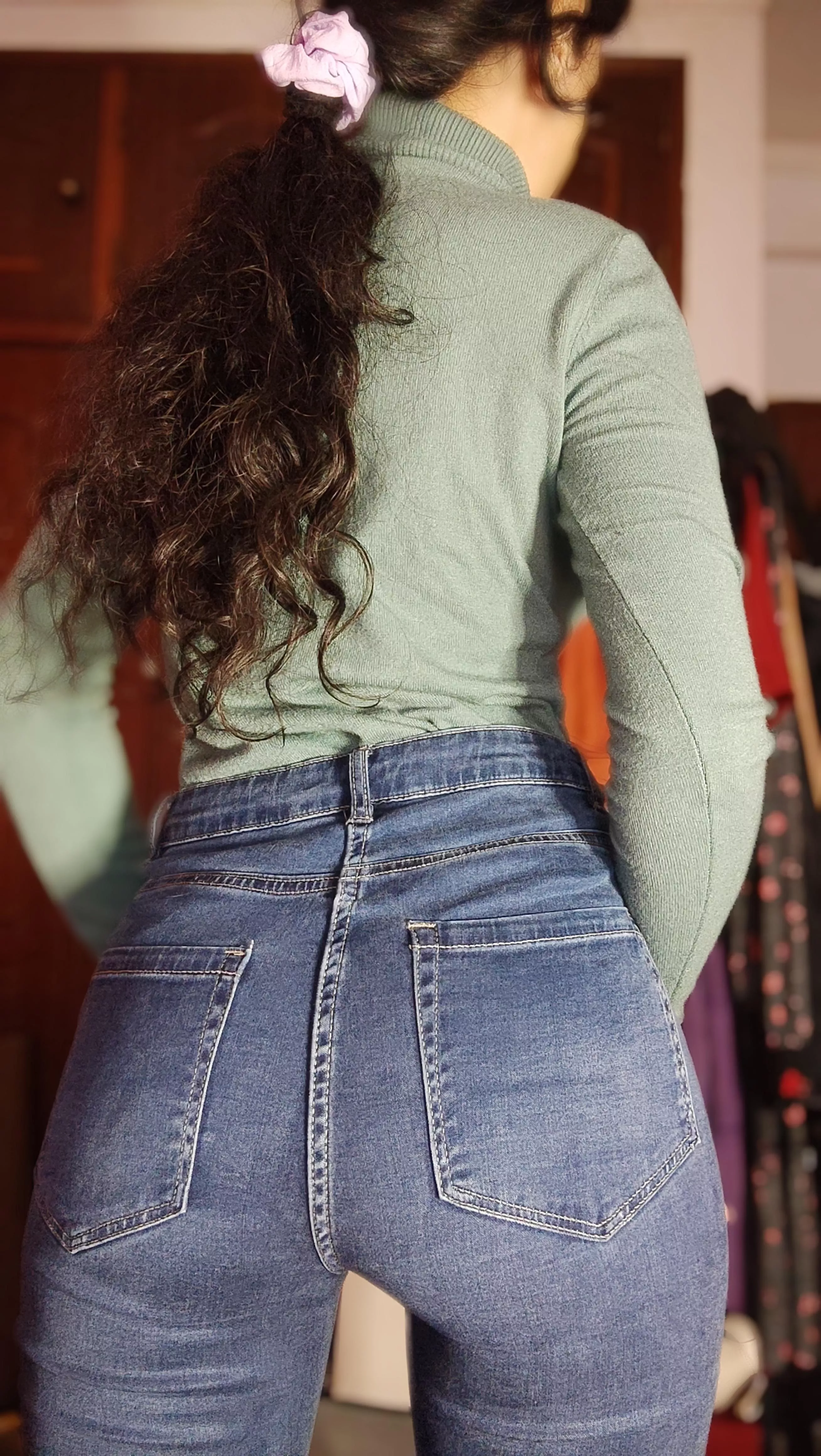 I should learn how to pose. [F]