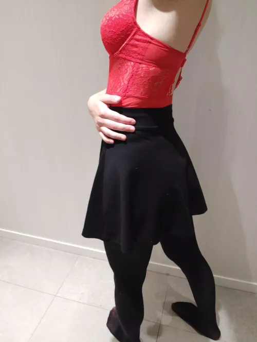 I think red fits me very well 🥰