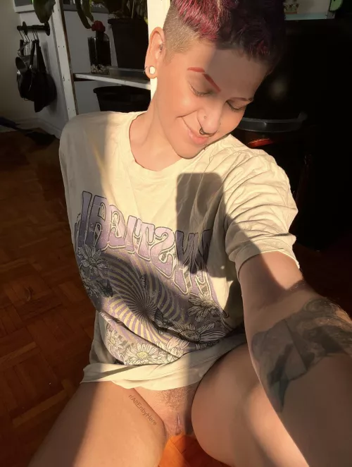 I wanna feel your tongue slide along my warm pussy