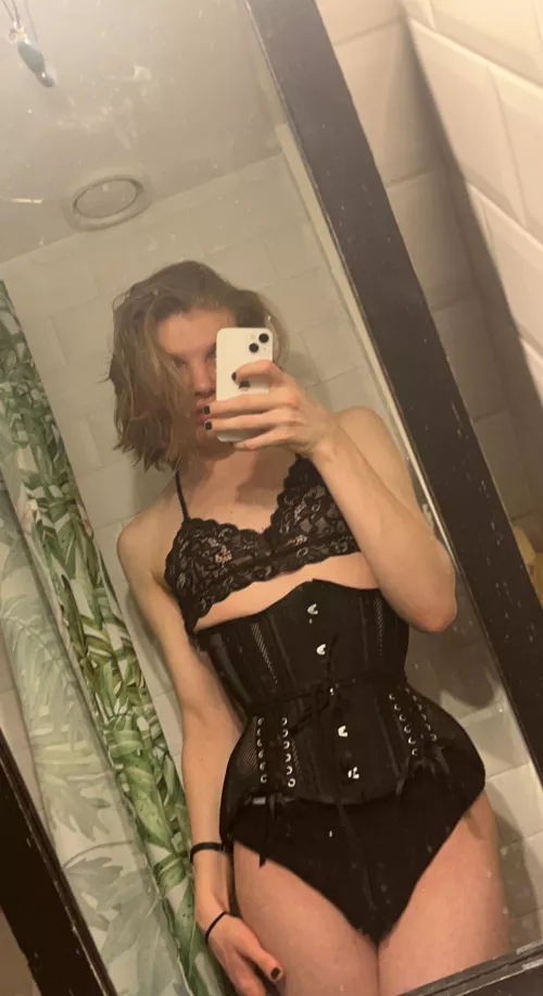 In a corset 🫢🫢