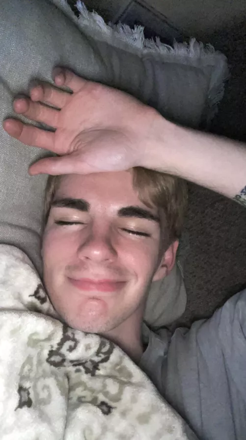 In serious need of some cuddles, any volunteers? ☺️