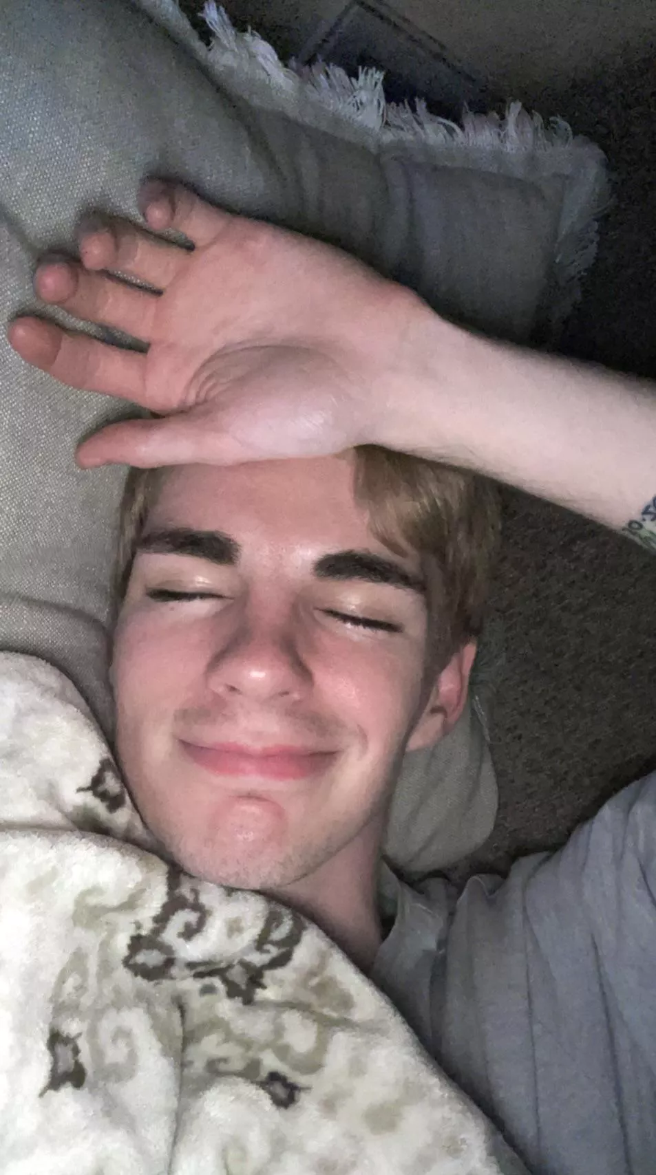 In serious need of some cuddles, any volunteers? ☺️