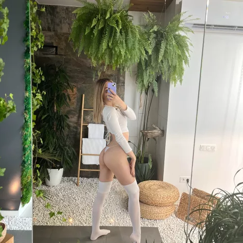 Just a tiny girl who wants to be someone's fuckdoll...can I be yours?