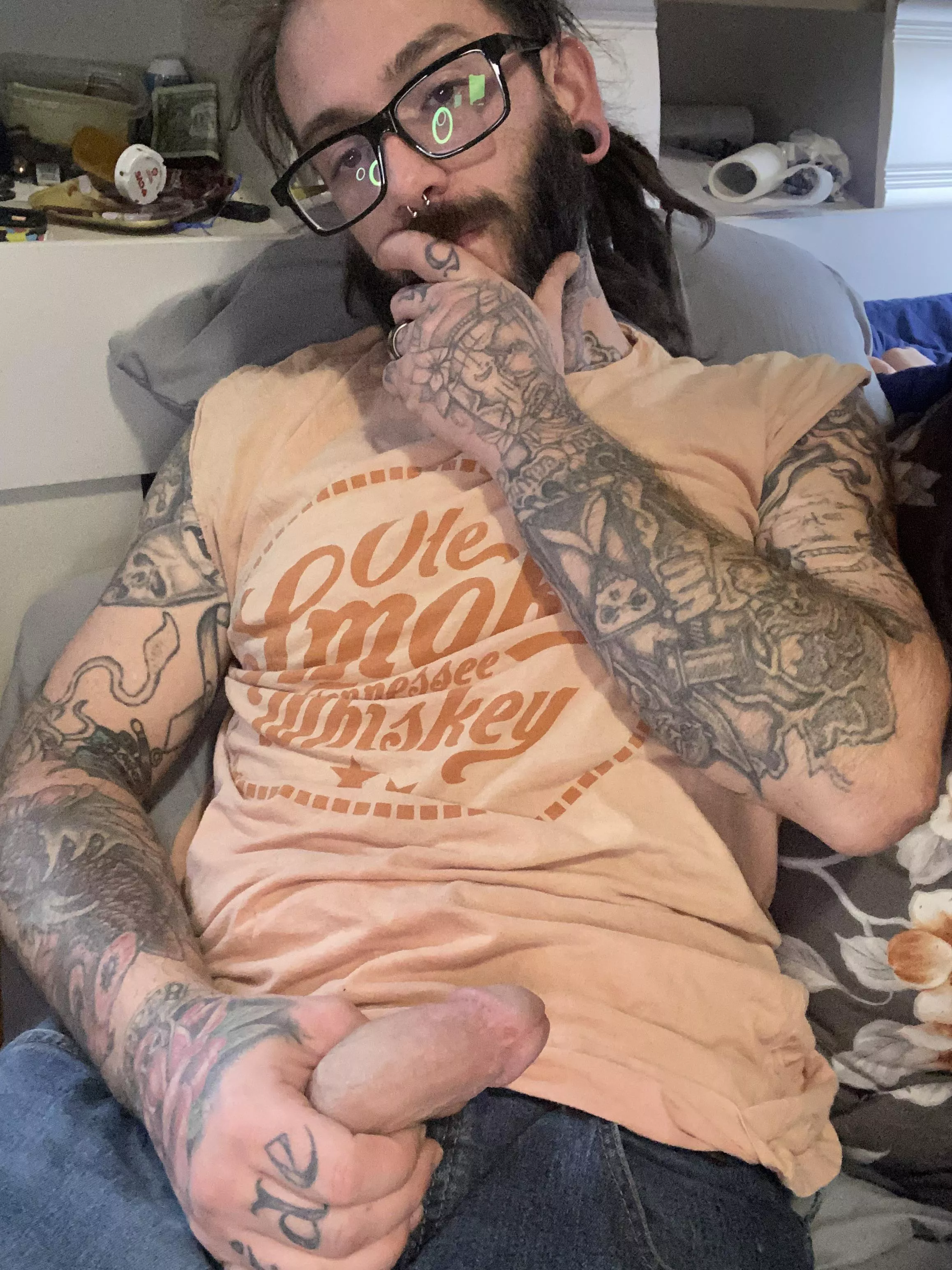 Just wondering if anyone wants to give me a hand? 😈😈 [33]