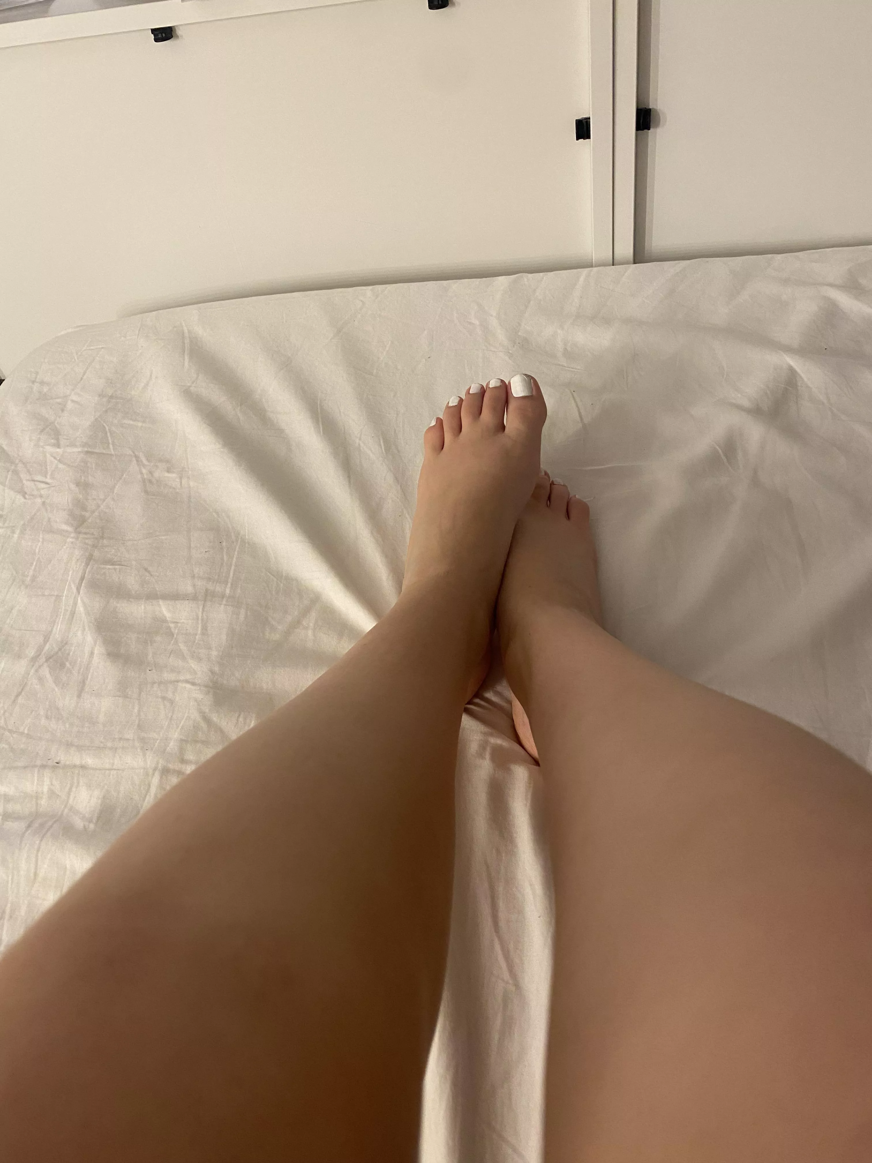 Long legs with white nails 😏