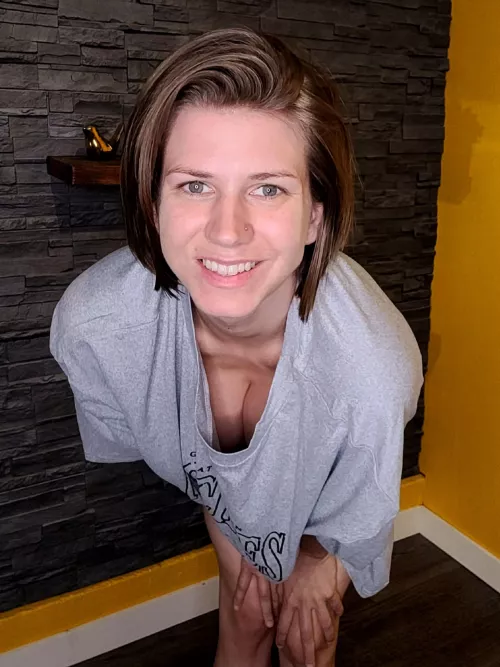 Long shirt, short hair 🙂