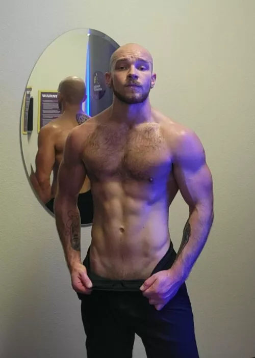 (M) Leaning out 😎