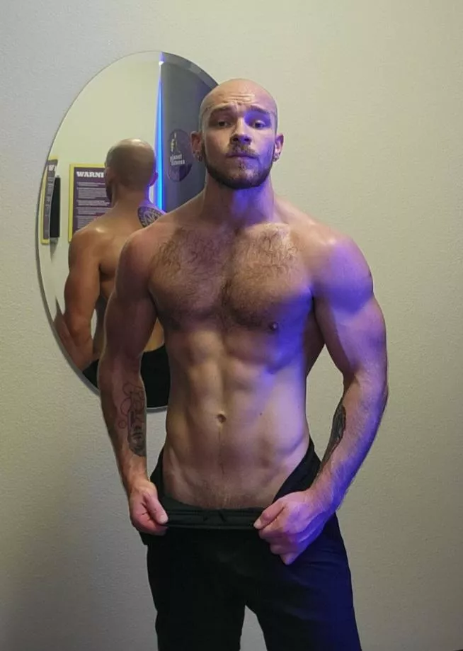 (M) Leaning out 😎