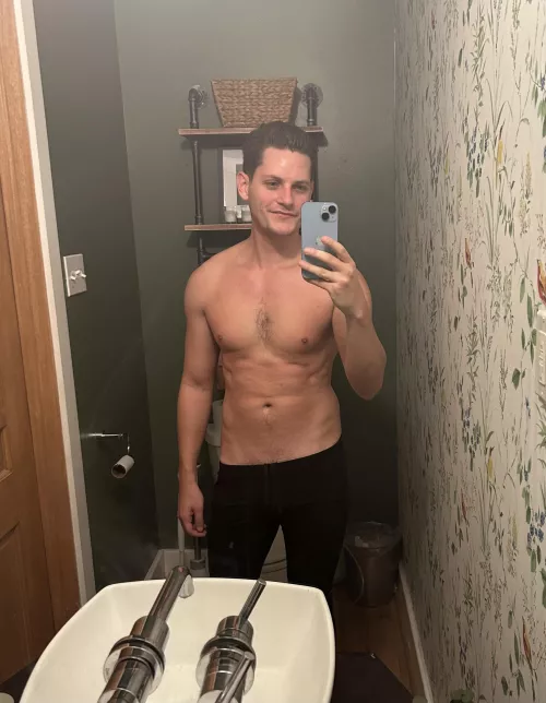 (M) post run selfie. So sweaty 🥵