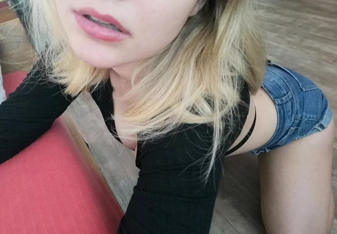 my lips are hungry I think 😋