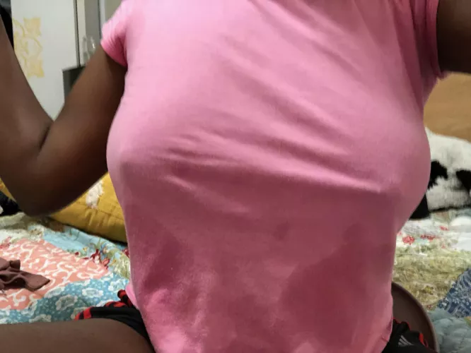 My shirt after buying groceries 😭 it was only 30 minutes