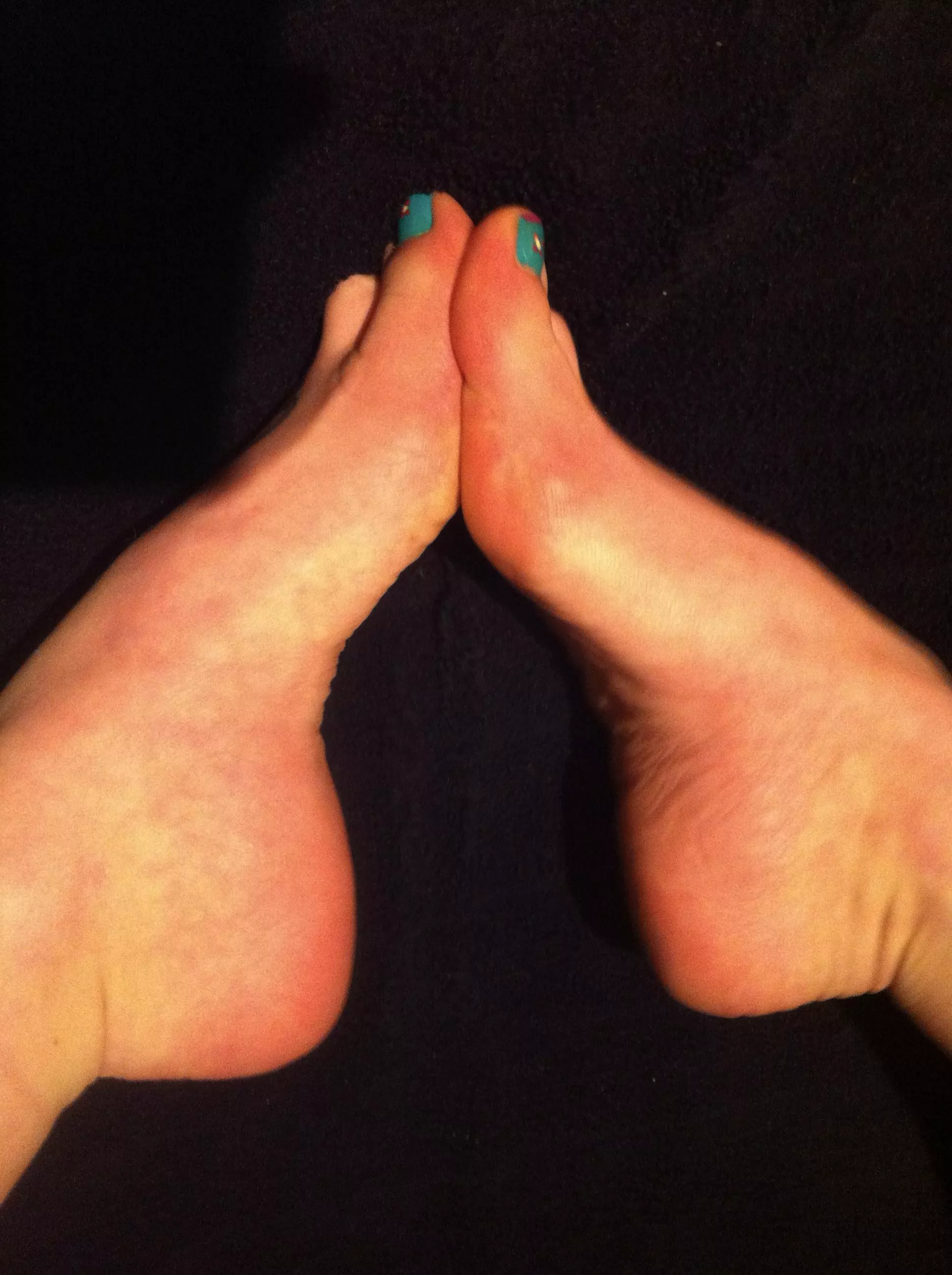 Need a tongue between my toes😍