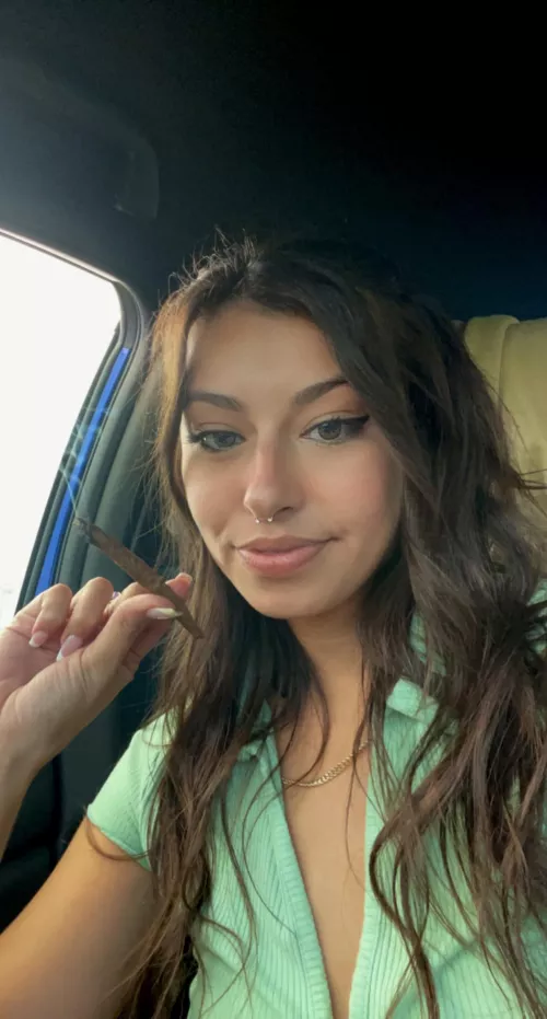 Newly single lesbian looking for my lil stoner babe