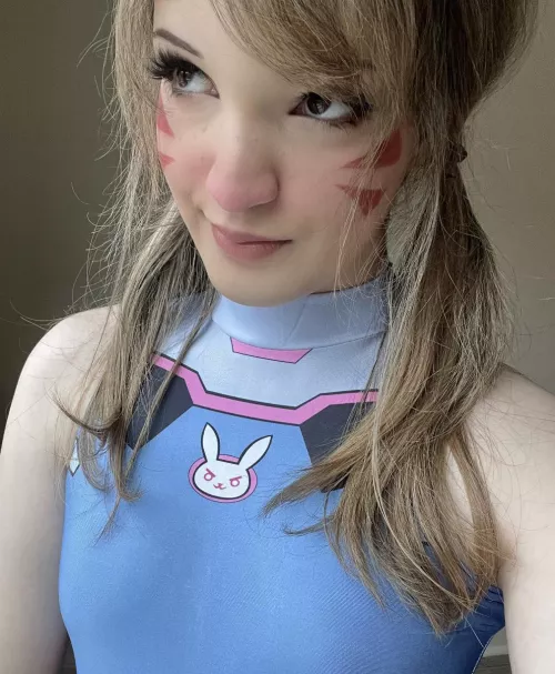 Overwatch, anyone? 👾 (Dva Cosplay)