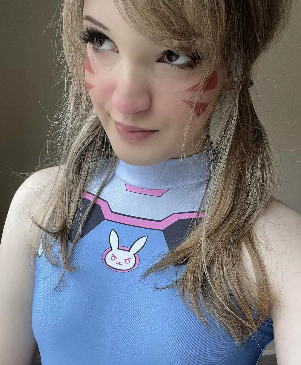 Overwatch, anyone? 👾 (Dva Cosplay)