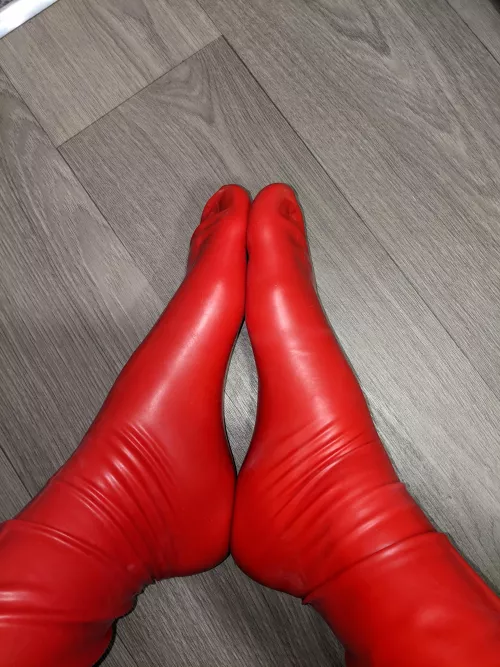 Red rubber feet for Christmas!
