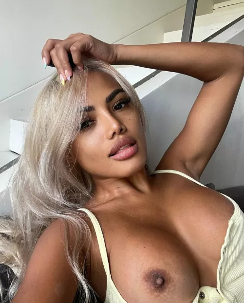 Say hi to my pussy 👅