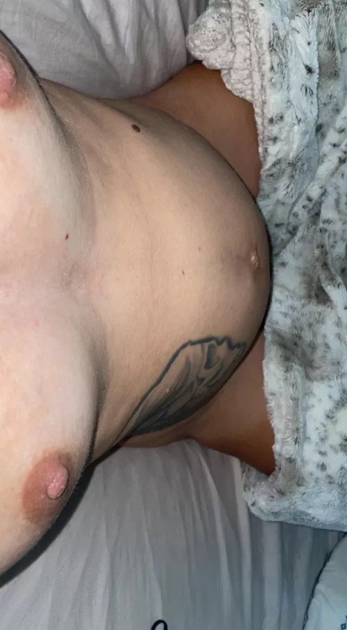 Sunday morning snuggles 🥵