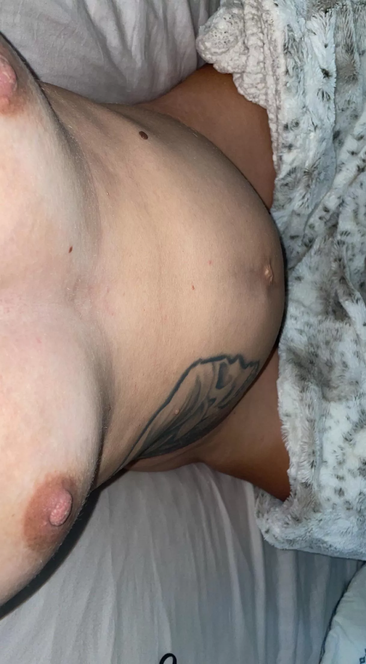 Sunday morning snuggles 🥵