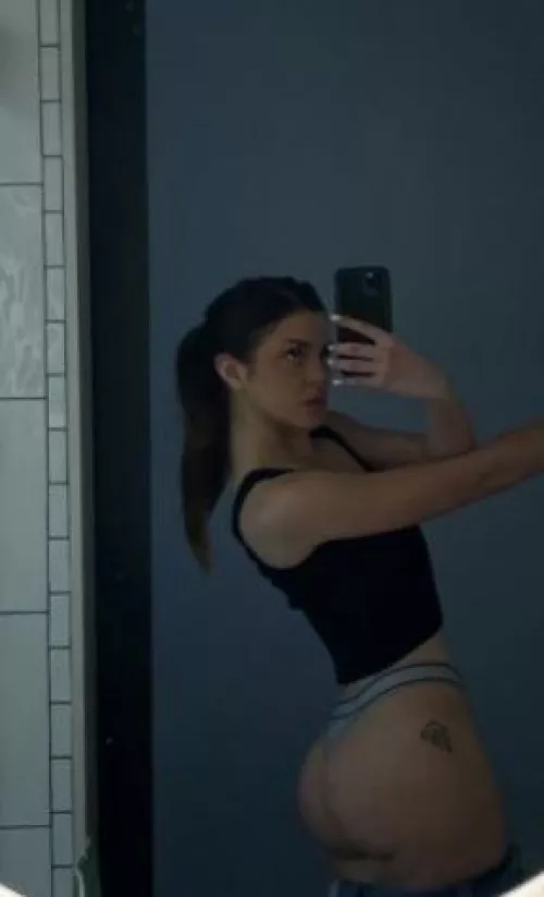 Tell me how you'd work this ass out with your bbc daddy😜